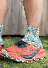 Load image into Gallery viewer, Shoe Gaiters - Poppy Swirl
