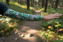 Load image into Gallery viewer, Poison Oak  Sleeves
