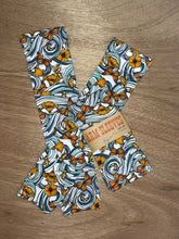 Load image into Gallery viewer, Swirls and poppies sleeves
