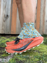 Load image into Gallery viewer, Shoe Gaiters - Poppy Swirl
