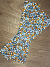 Load image into Gallery viewer, Swirls and poppies sleeves
